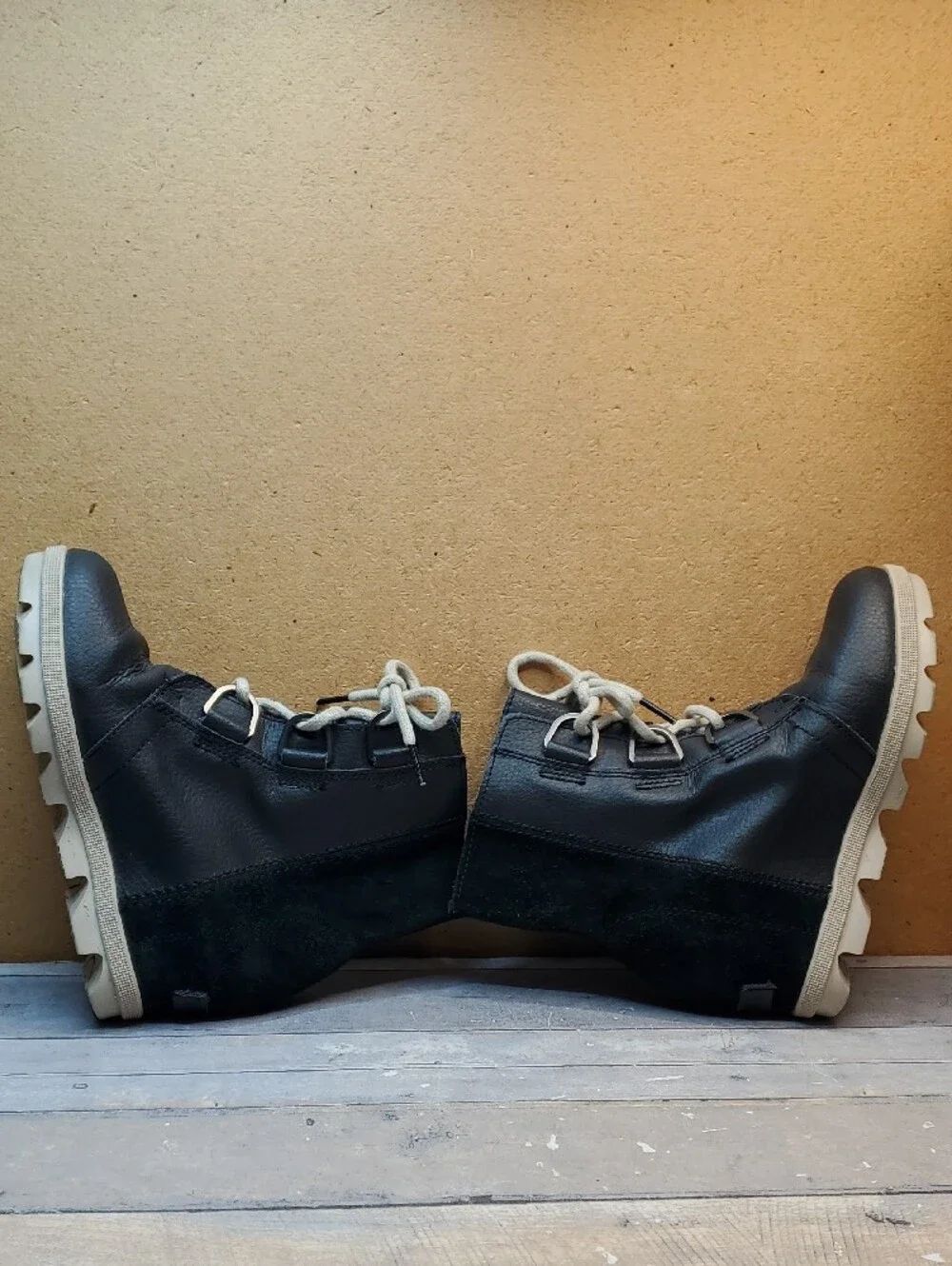 Sorel Black Joan of Arctic Wedge III Lexie Boots Size 2/20 cm